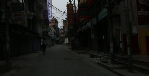 ठमेलभित्रको अव्यवस्थित तार हटाइने